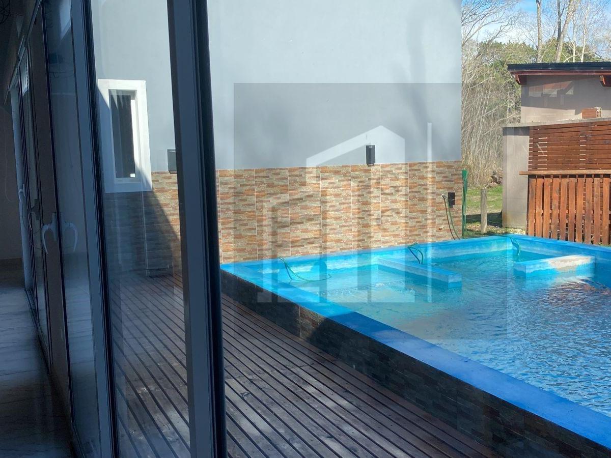 Hermosa Casa con Piscina en Costa del Este 3