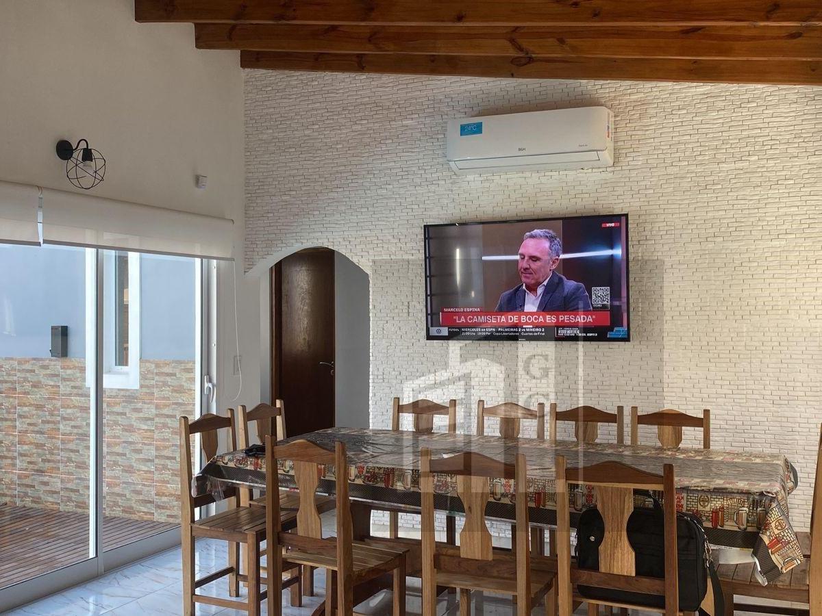 Hermosa Casa con Piscina en Costa del Este 2
