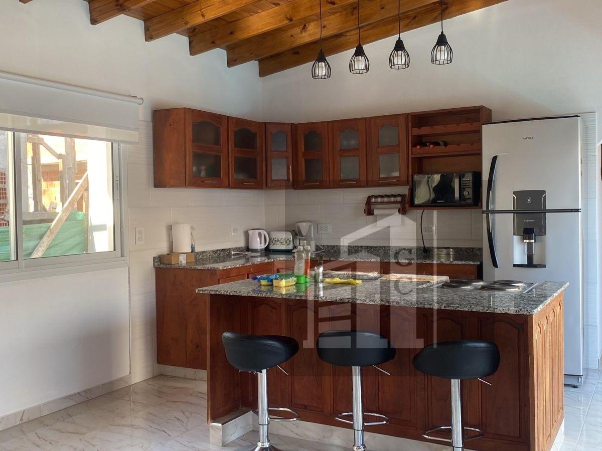 Hermosa Casa con Piscina en Costa del Este 1