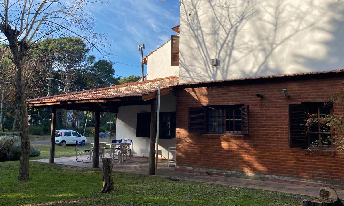 Hermosa Casa Costa del Este, Av2 y Rosas a 100 m Centro Comercial 2