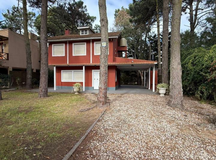Hermosa casa en costa del Este a metros de La reserva 3
