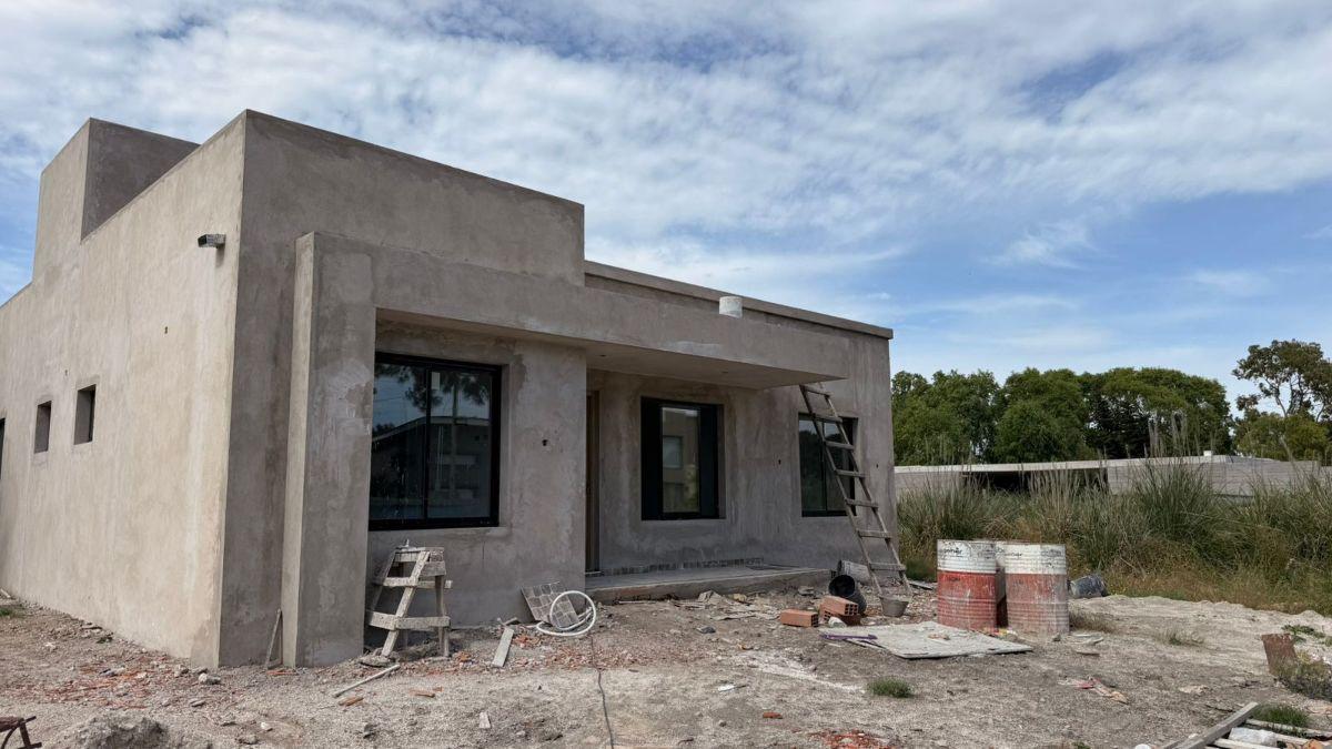 Casa con amplio jardín y 3 dormitorios en venta en Costa del Este