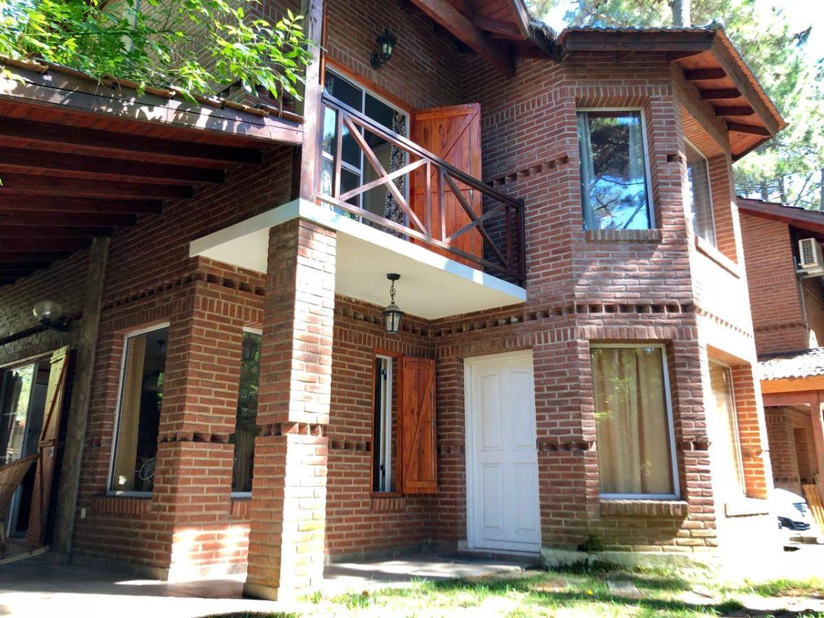 Amplio Dúplex con excelente ubicación en Costa Del Este