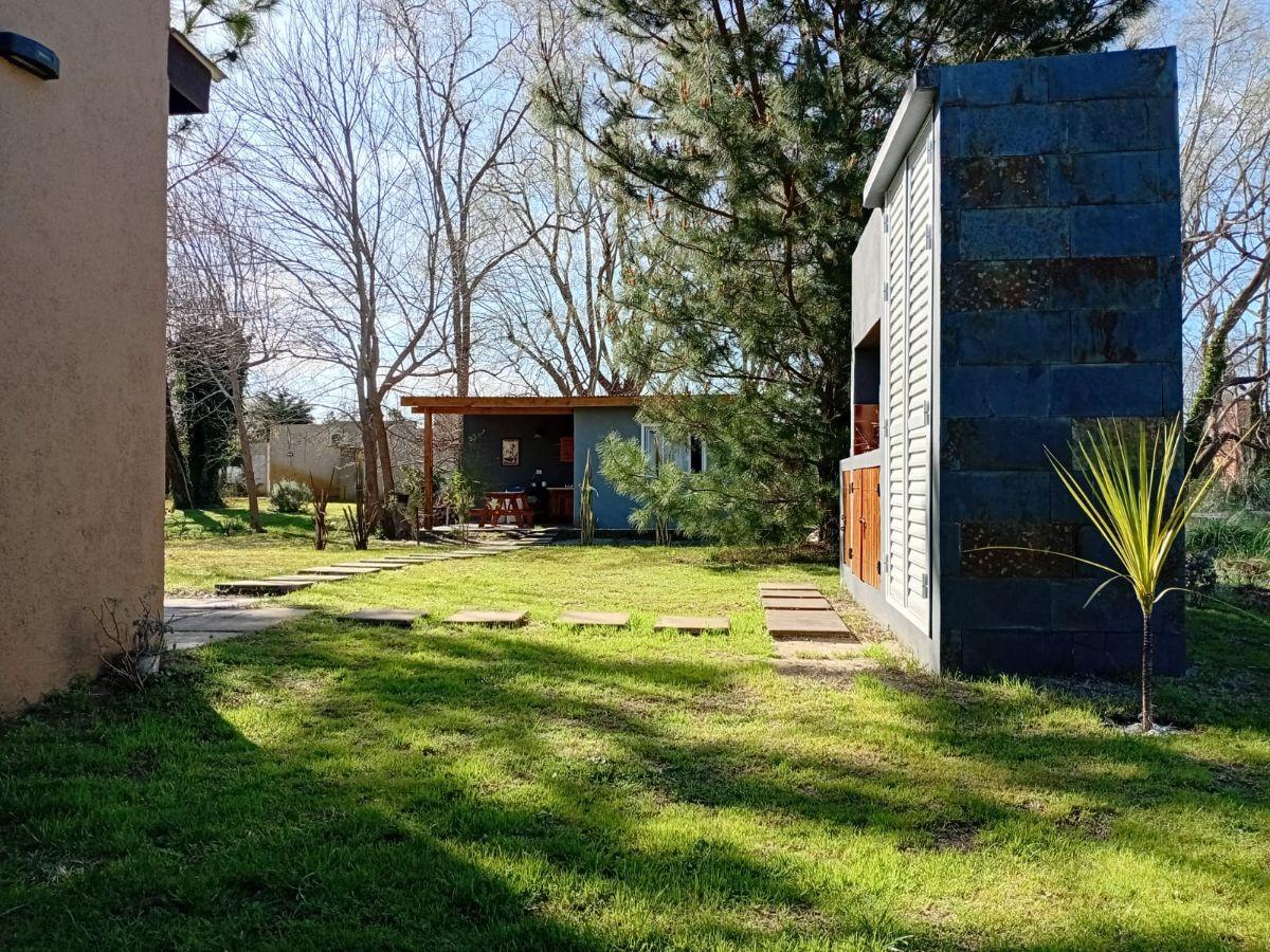 Foto de Casa Sobre Lote De 555 m² Con 2 Dormitorios En Venta En Costa Del Este, imagen 2