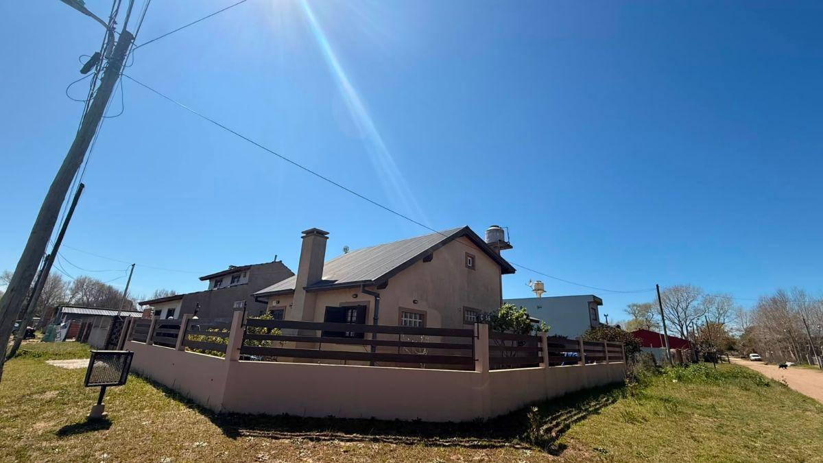 Foto de Hermosa Casa Esquina En Venta En Mar Del Tuyu, imagen 3