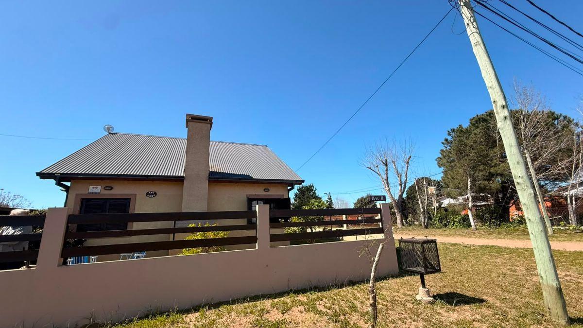 Foto de Hermosa Casa Esquina En Venta En Mar Del Tuyu, imagen 1