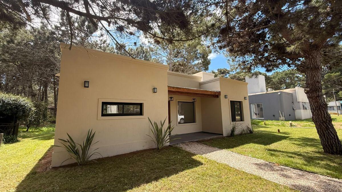 Foto de Casa Moderna De 3 Ambientes En Costa Del Este, imagen 5