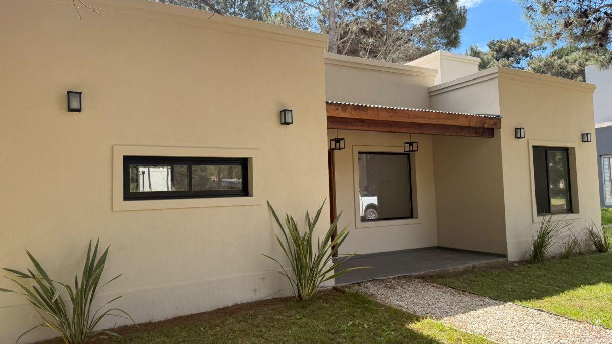 Foto de Casa Moderna De 3 Ambientes En Costa Del Este, imagen 4
