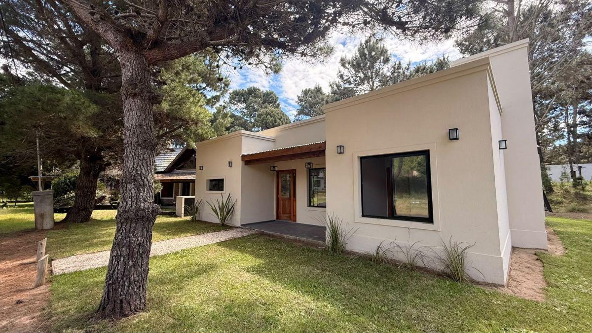 Foto de Casa Moderna De 3 Ambientes En Costa Del Este, imagen 1