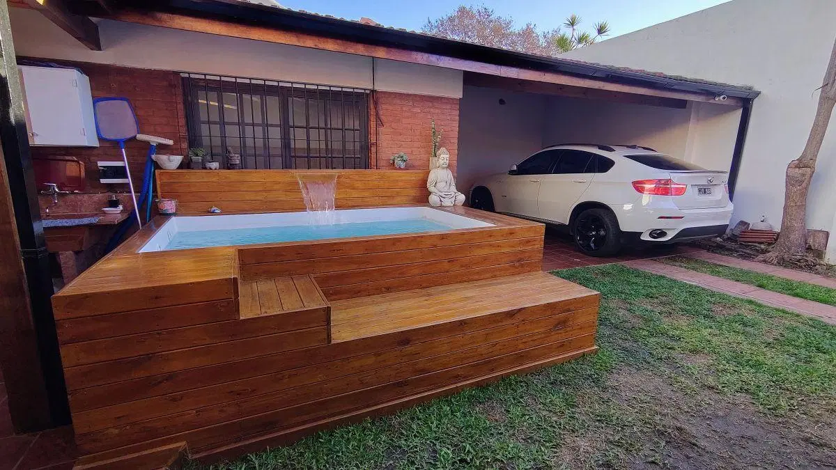 Casa 3 Ambientes en Martínez - Jardín, Parrilla, Jacuzzi y Cochera para 4 Autos 2