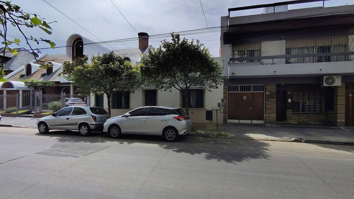 Foto de Casa en Lote Propio en San Martín Centro – Gran Jardín, Potencial Único, imagen 1