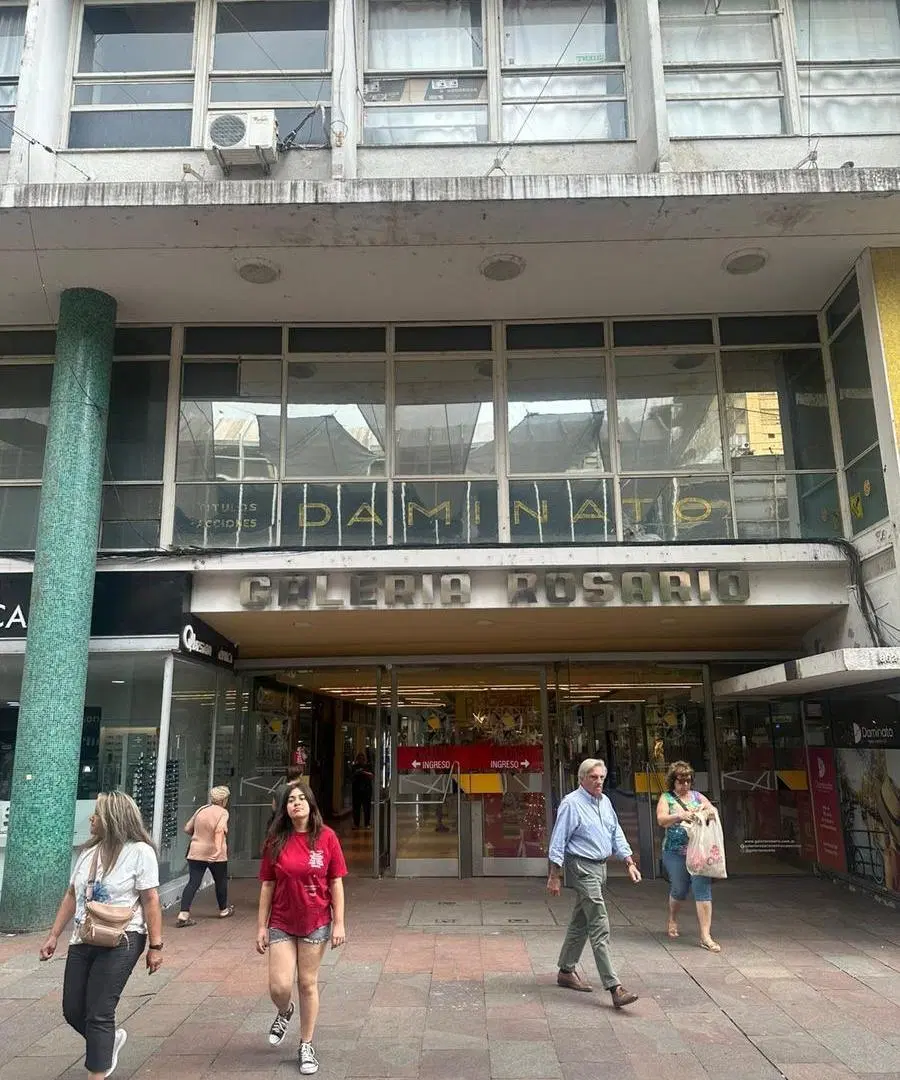 Oficina en el centro, sobre peatonal San Martin 1