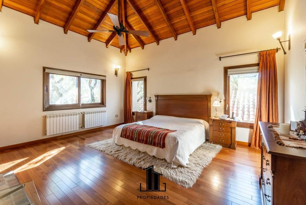 Casa en El Bosque Fondo Espacio Verde, en Dos Lotes 3000 m² Total 2