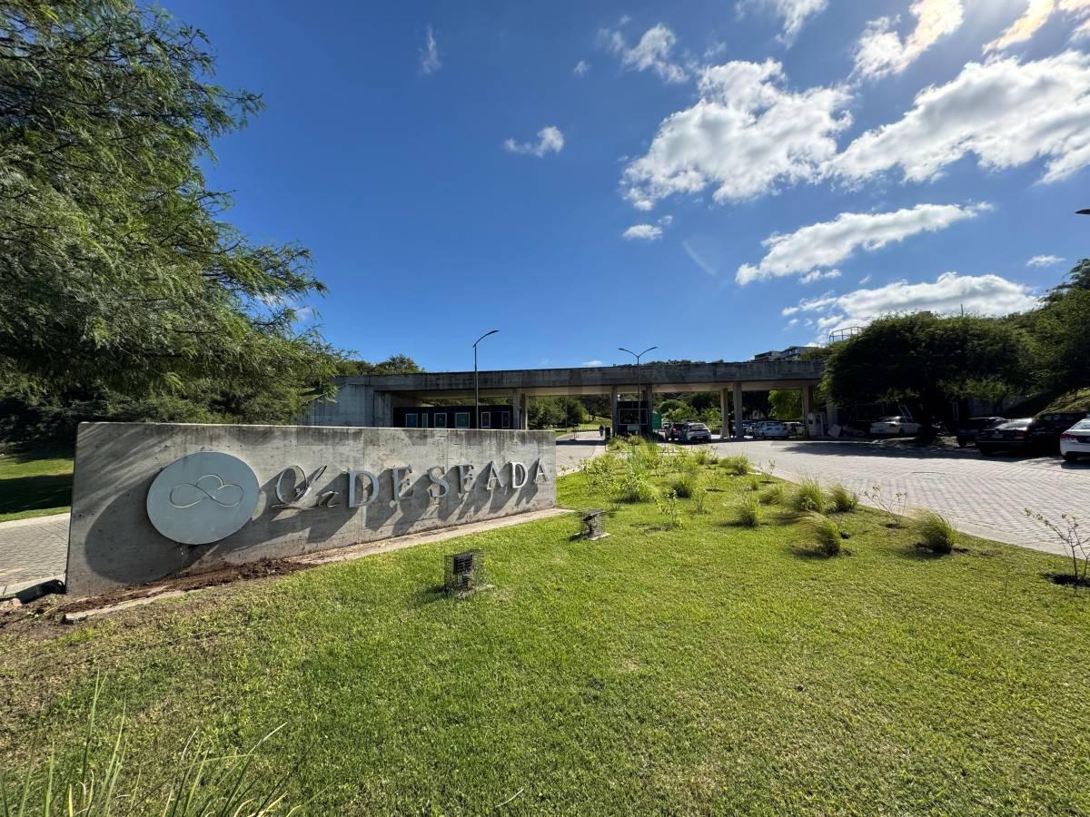 Lote terreno en venta en boulevard principal en La Deseada 1250 metros oportunidad inversión