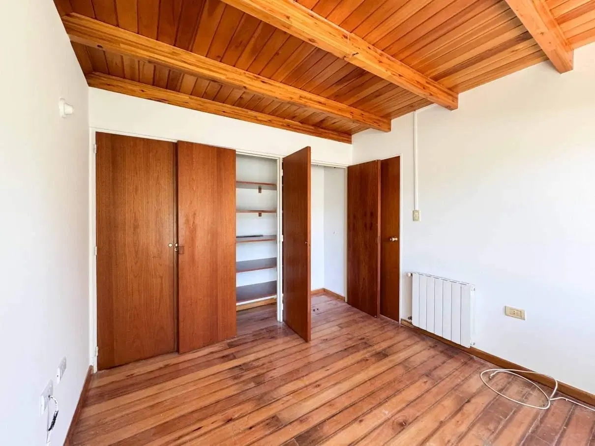 Casa alquiler 3 dormitorios planta baja en El Bosque Club de Campo. 198m2 totales 5