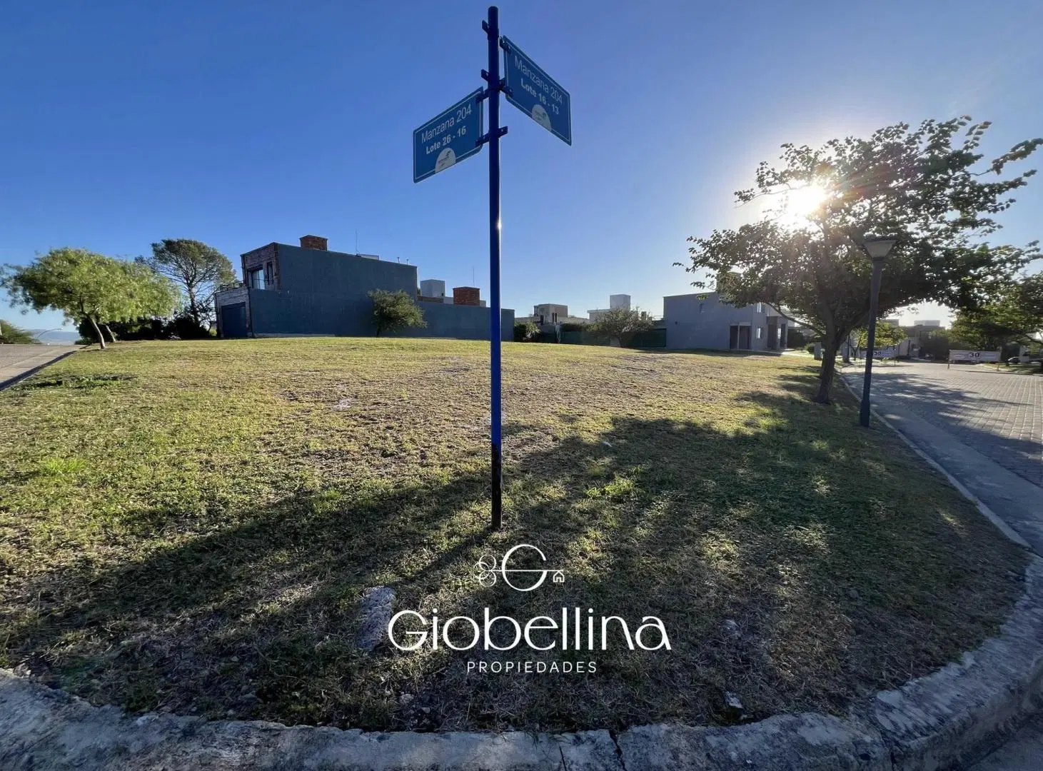 Lote esquina en Santina Norte Valle Escondido excelente ubicación barrio consolidado 3