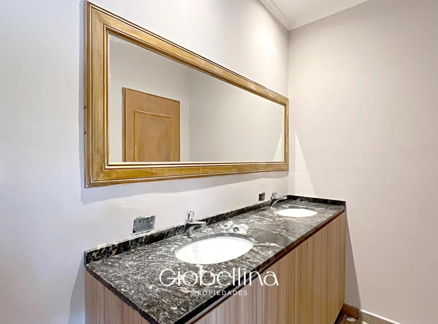 Oficinas a estrenar en alquiler frente a Paseo Rivera Indarte, dos oficinas con kitchenette en Nashk 3