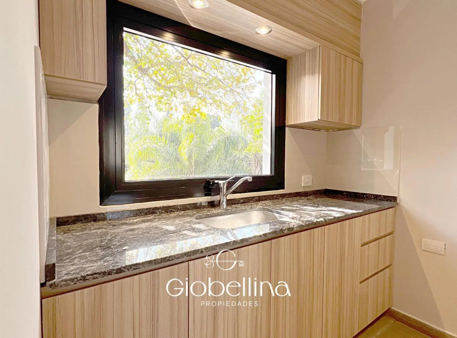 Oficinas a estrenar en alquiler frente a Paseo Rivera Indarte, dos oficinas con kitchenette en Nashk 4