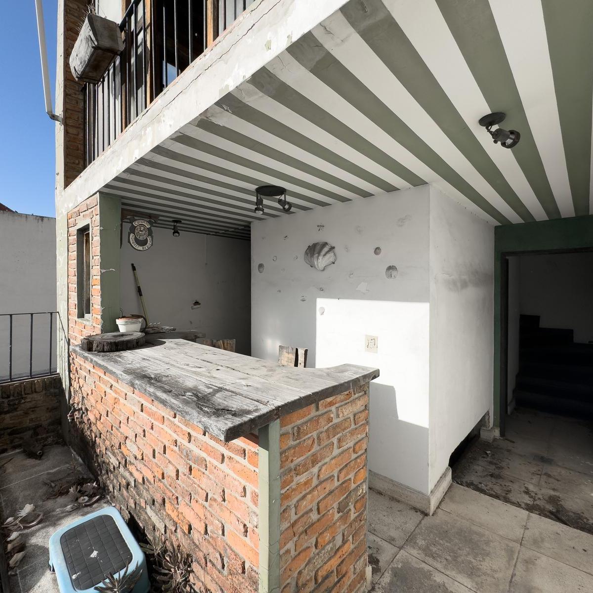 Venta - Casa a Refaccionar - Piscina - Terraza - San Nicolás 5