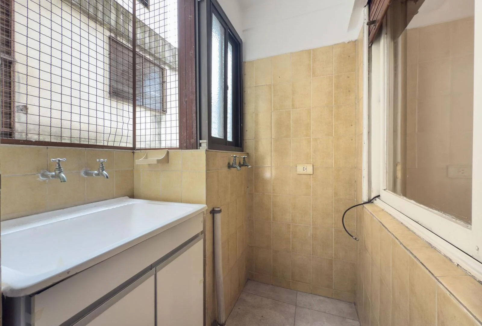 VENTA DEPARTAMENTO 4 AMBIENTES BALCÓN COCHERA ALMAGRO PERMUTA