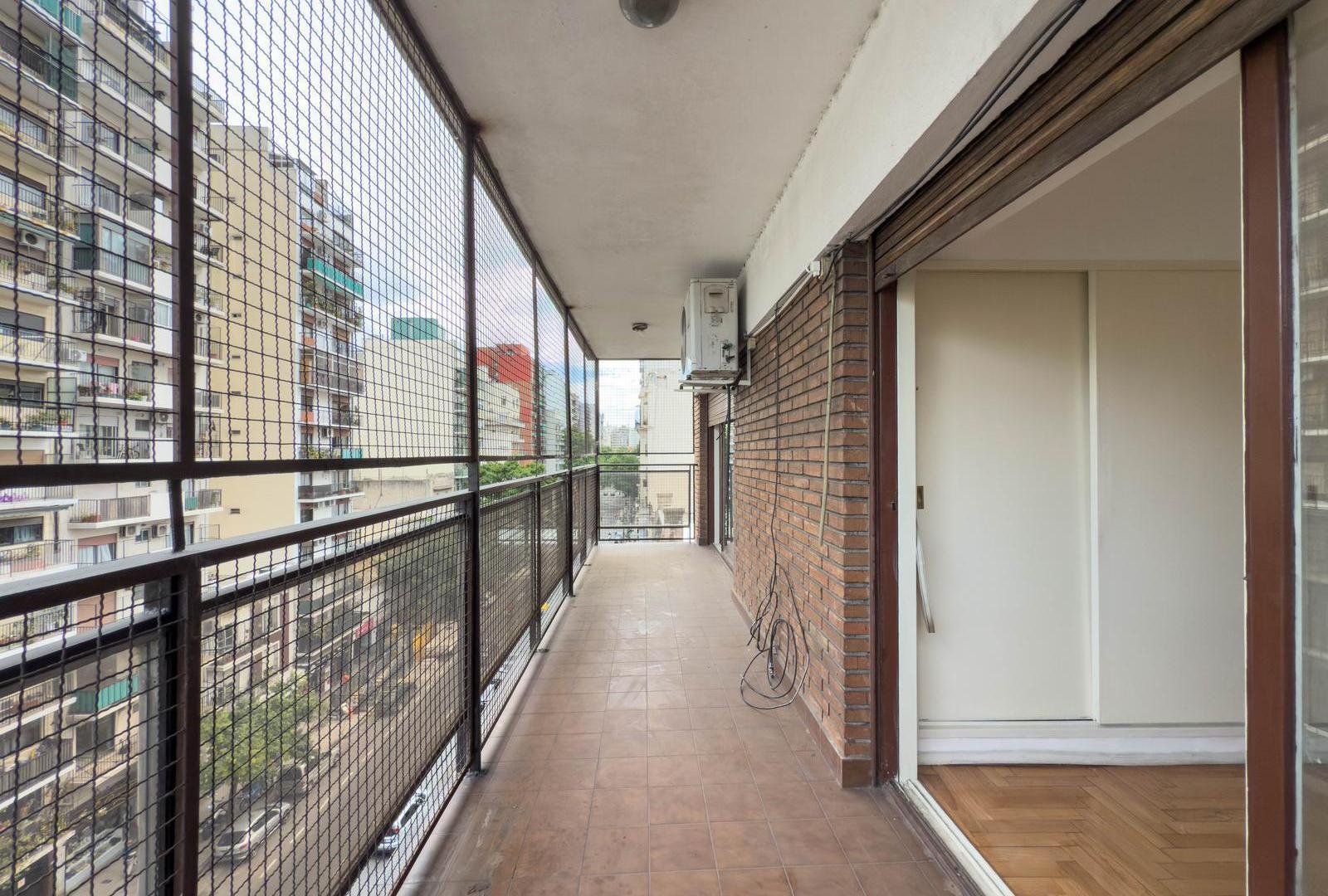 Foto de VENTA DEPARTAMENTO 4 AMBIENTES BALCÓN COCHERA ALMAGRO PERMUTA, imagen 1