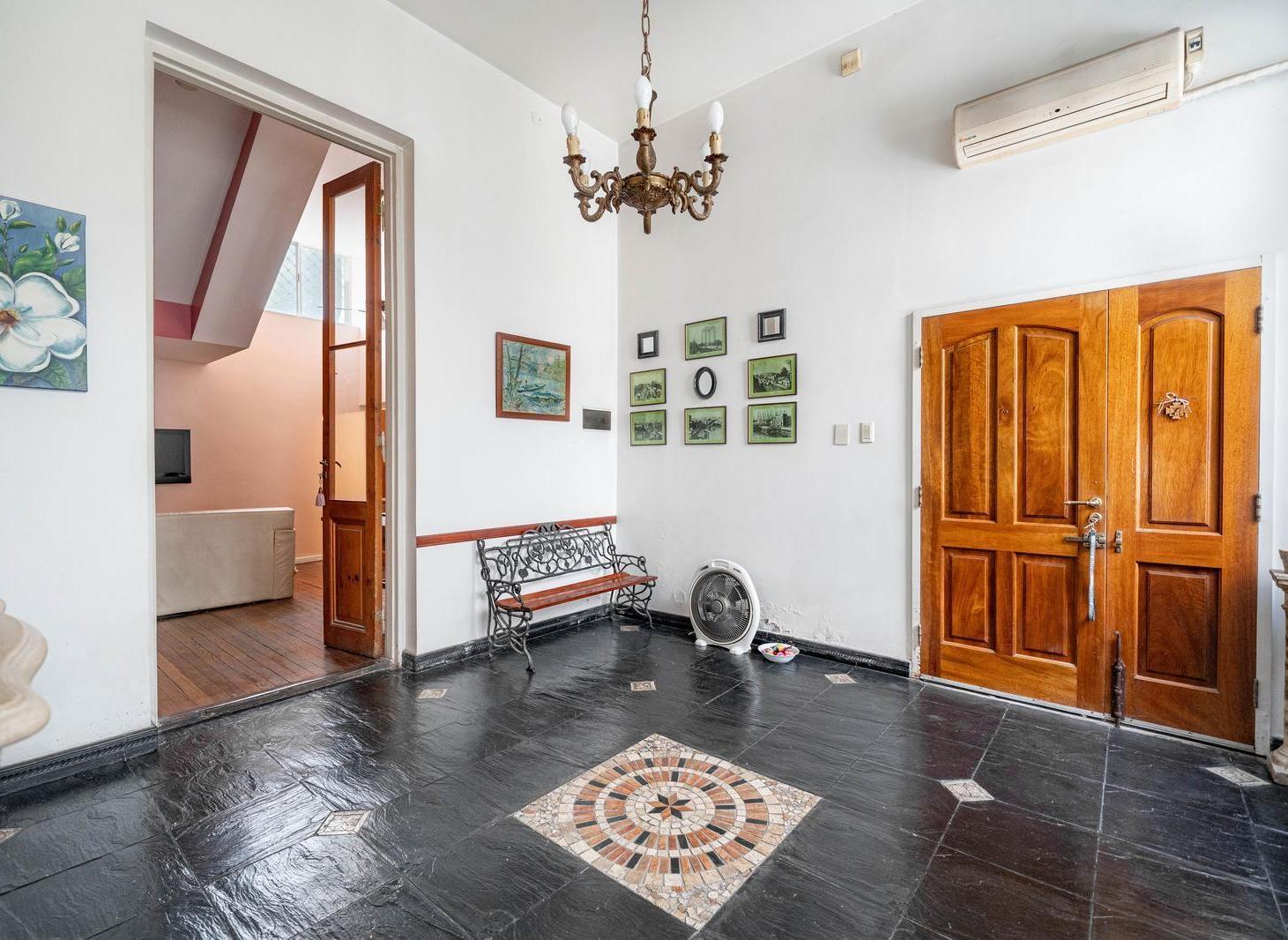 Foto de VENTA PH 5 AMBIENTES HALL DE RECEPCION PATIO SIN EXPENSAS BARRACAS, imagen 1