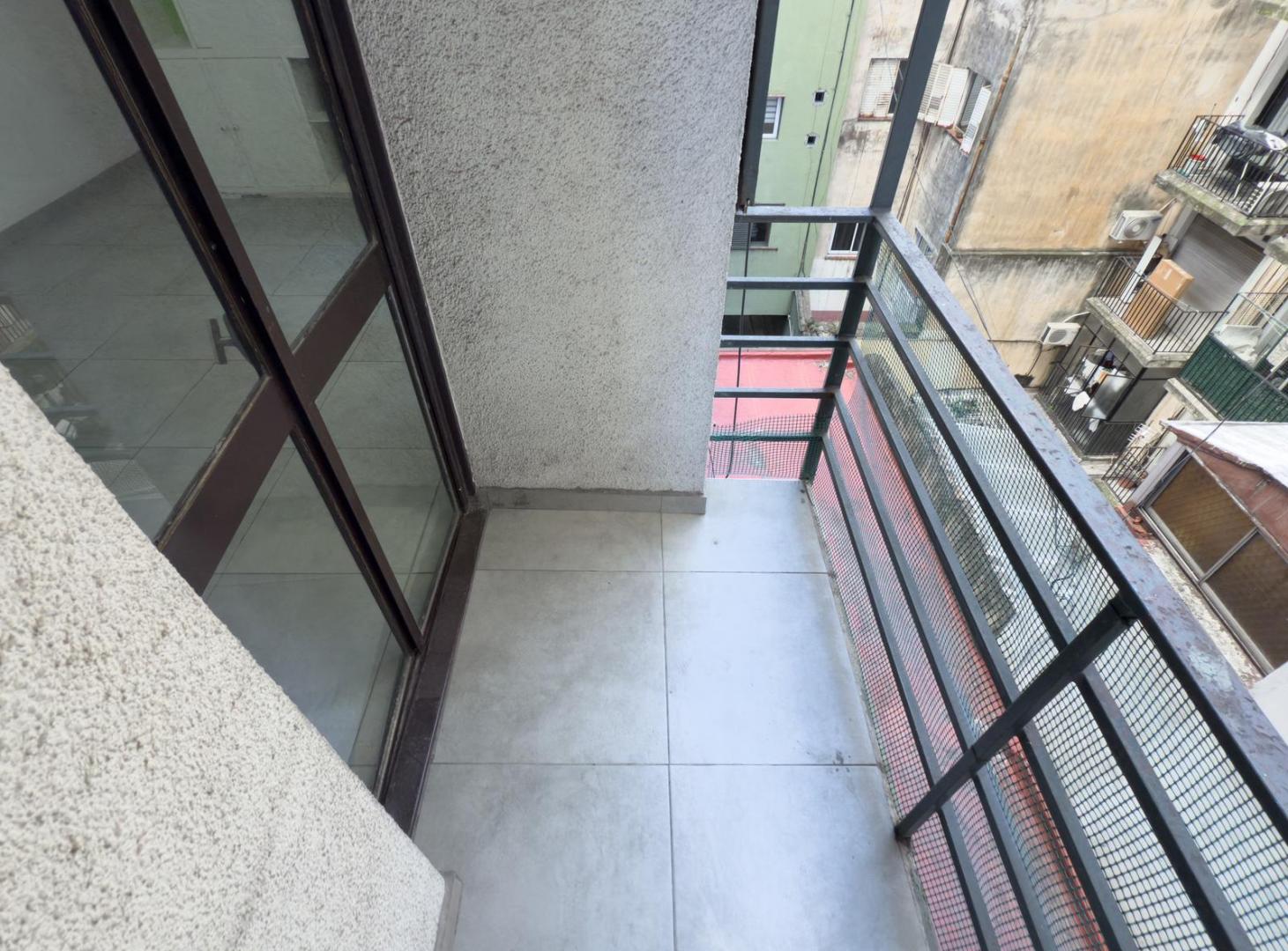 VENTA - 3 AMBIENTES - APTO CREDITO - COCHERA - BALVANERA