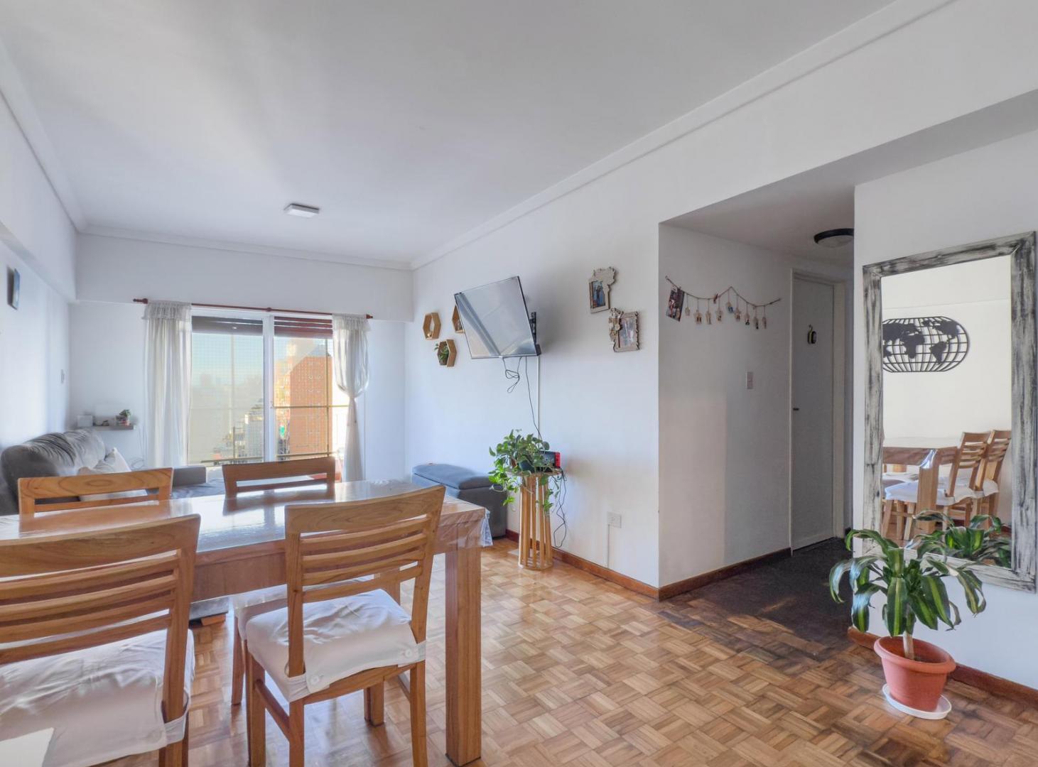 Foto de VENTA DEPARTAMENTO 4 AMBIENTES CON BALCÓN SOBRE AV. BELGRANO BALVANERA, imagen 3