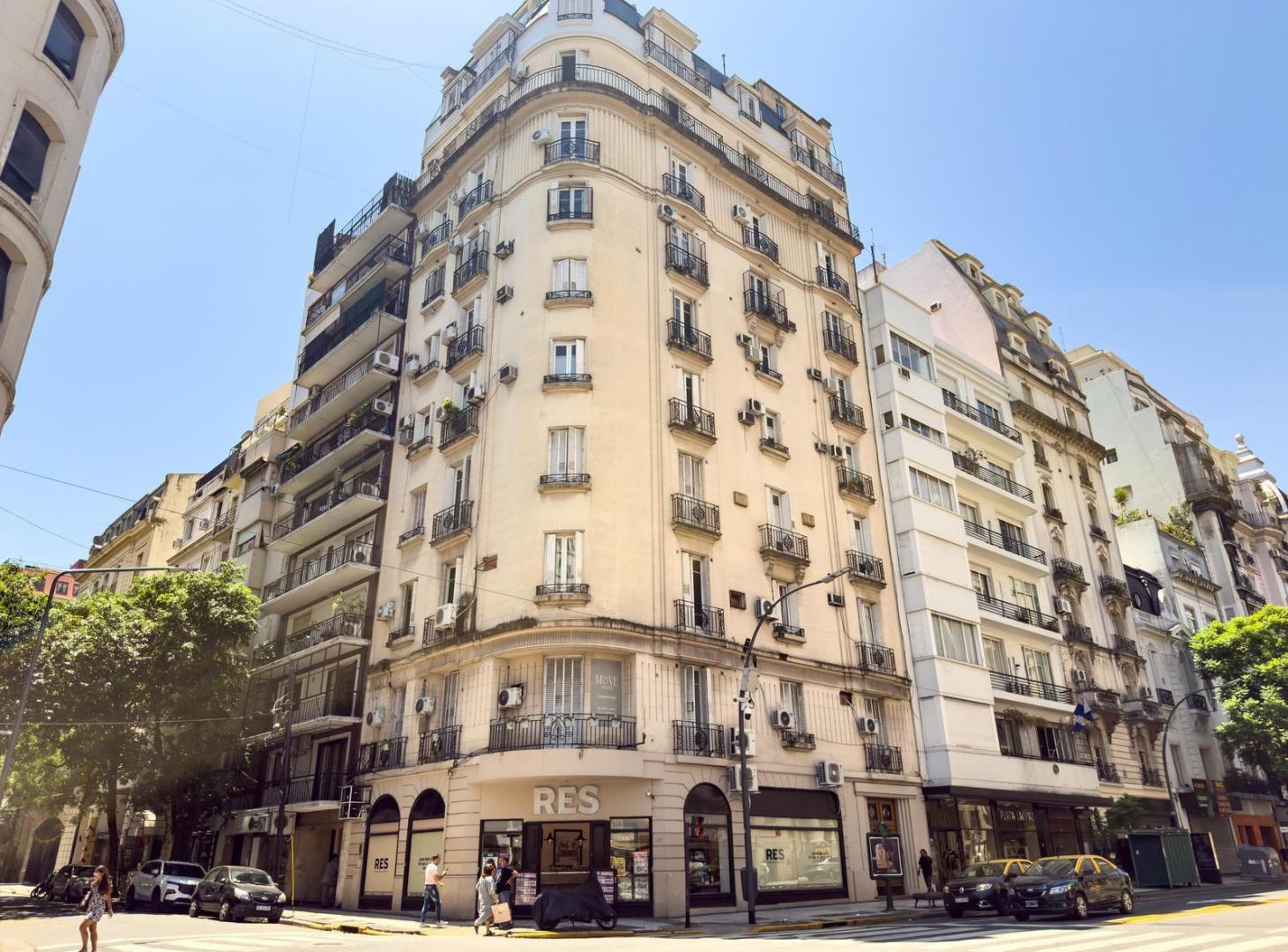 VENTA EXCLUSIVO PISO 5 AMBIENTES CON BALCÓN CORRIDO APTO PROFESIONAL RECOLETA