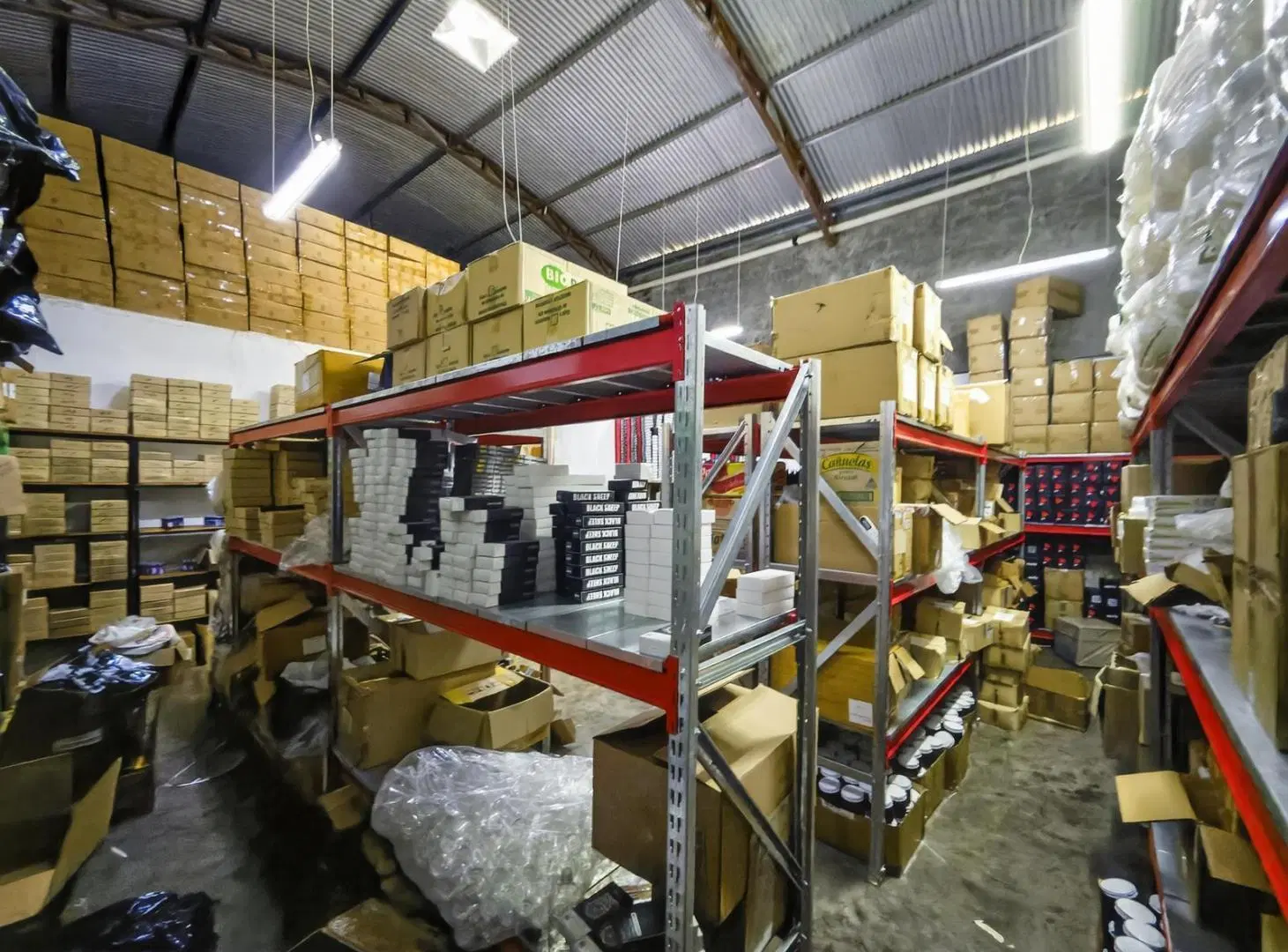 VENTA DEPOSITO CON GALPON Y OFICINAS VERSALLES 5