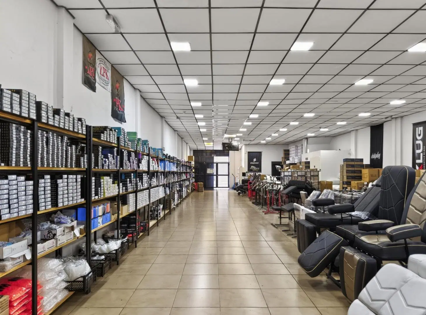 VENTA DEPOSITO CON GALPON Y OFICINAS VERSALLES 2