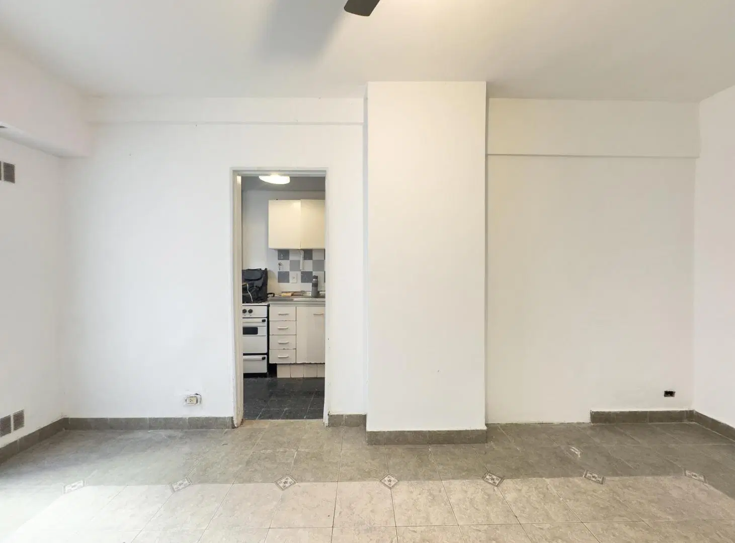 VENTA DEPARTAMENTO MONOAMBIENTE CON PATIO BALVANERA 4