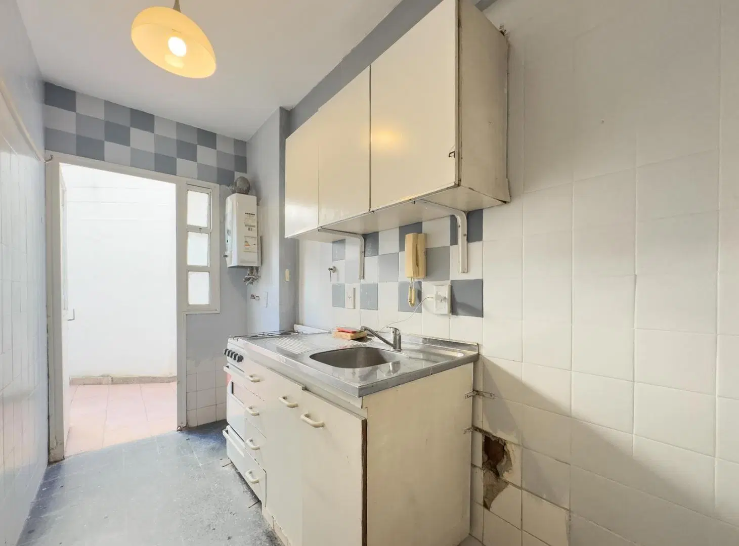 VENTA DEPARTAMENTO MONOAMBIENTE CON PATIO BALVANERA 5