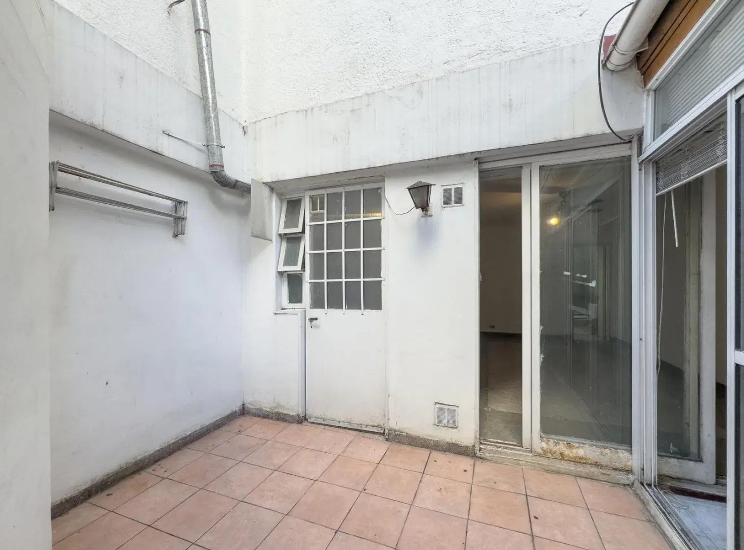 VENTA DEPARTAMENTO MONOAMBIENTE CON PATIO BALVANERA 2