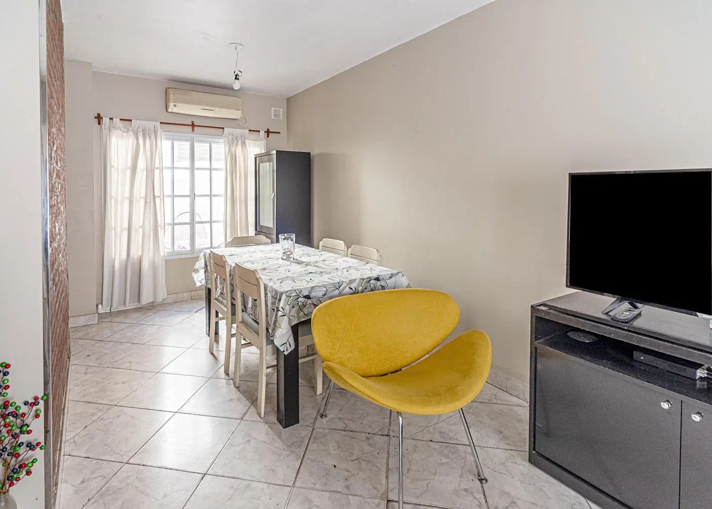 VENTA CASA 4 AMBIENTES PATIO PARRILLA BALCÓN TERRAZA COCHERA VERSALLES 2