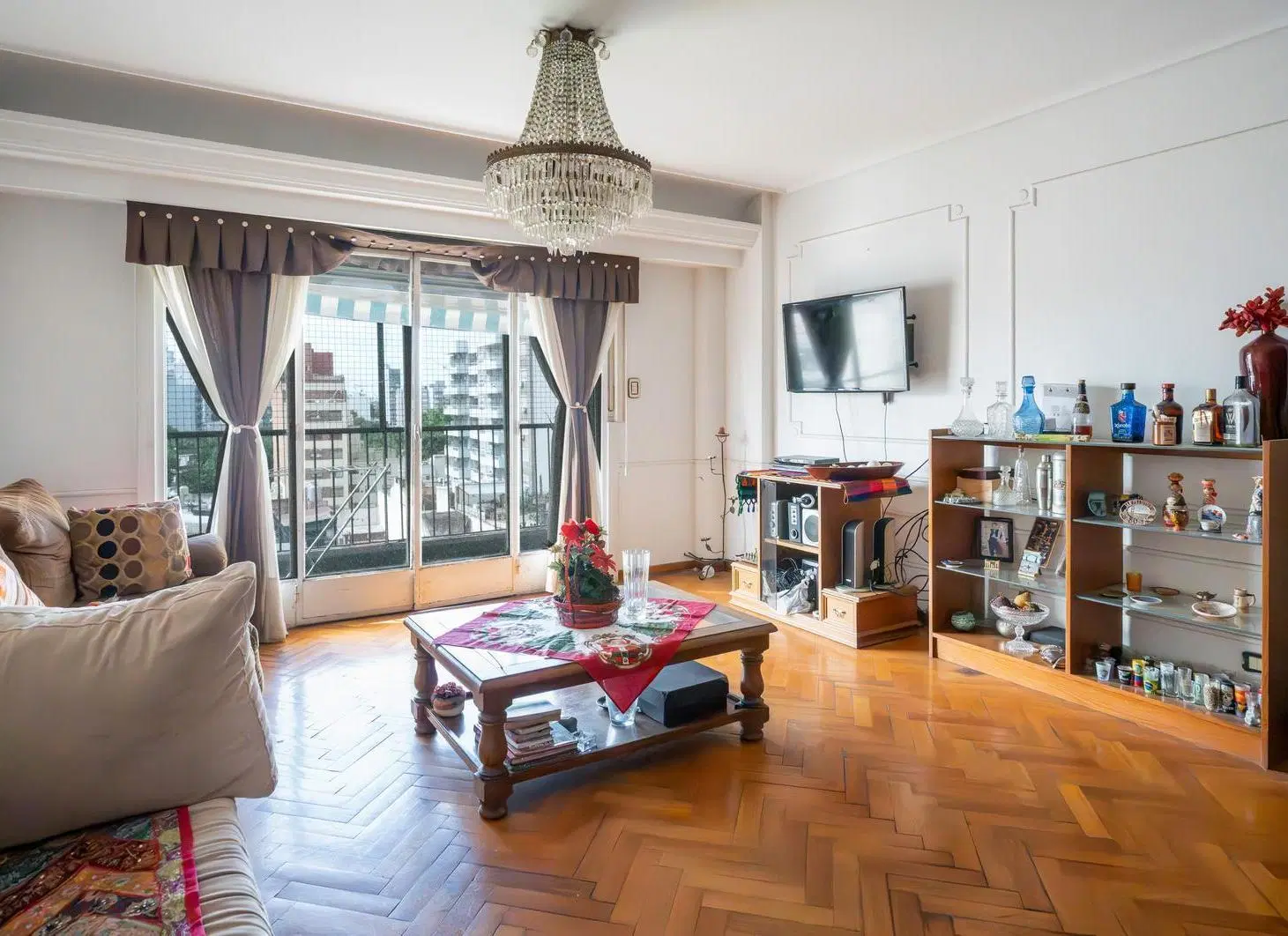VENTA DEPARTAMENTO 4 AMBIENTES FRENTE CON DEPENDENCIA y BALCÓN 8
