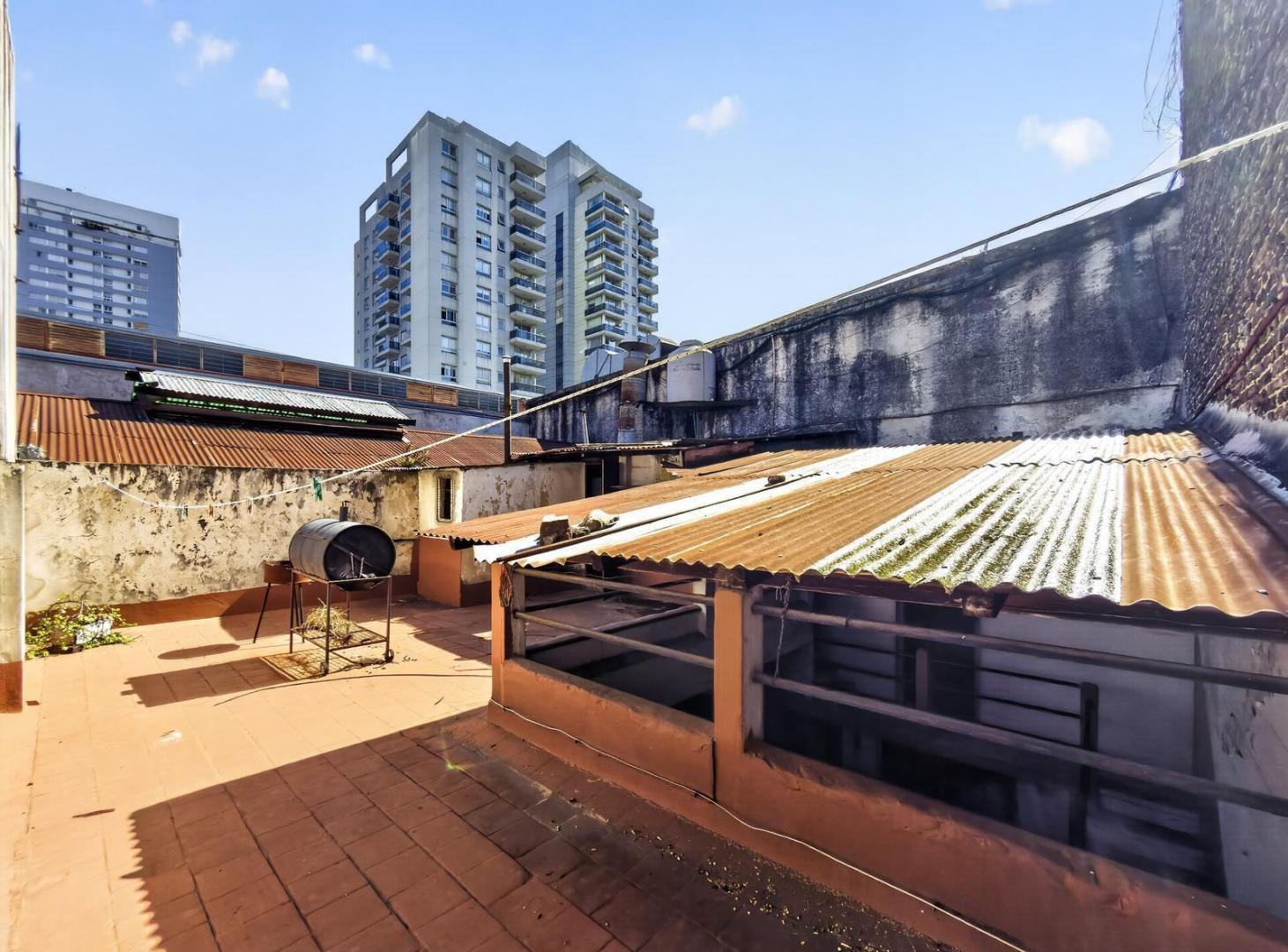 Foto de VENTA PH ALMAGRO 4 AMBIENTES TERRAZA PROPIA REFACCIONAR RECICLAR, imagen 1