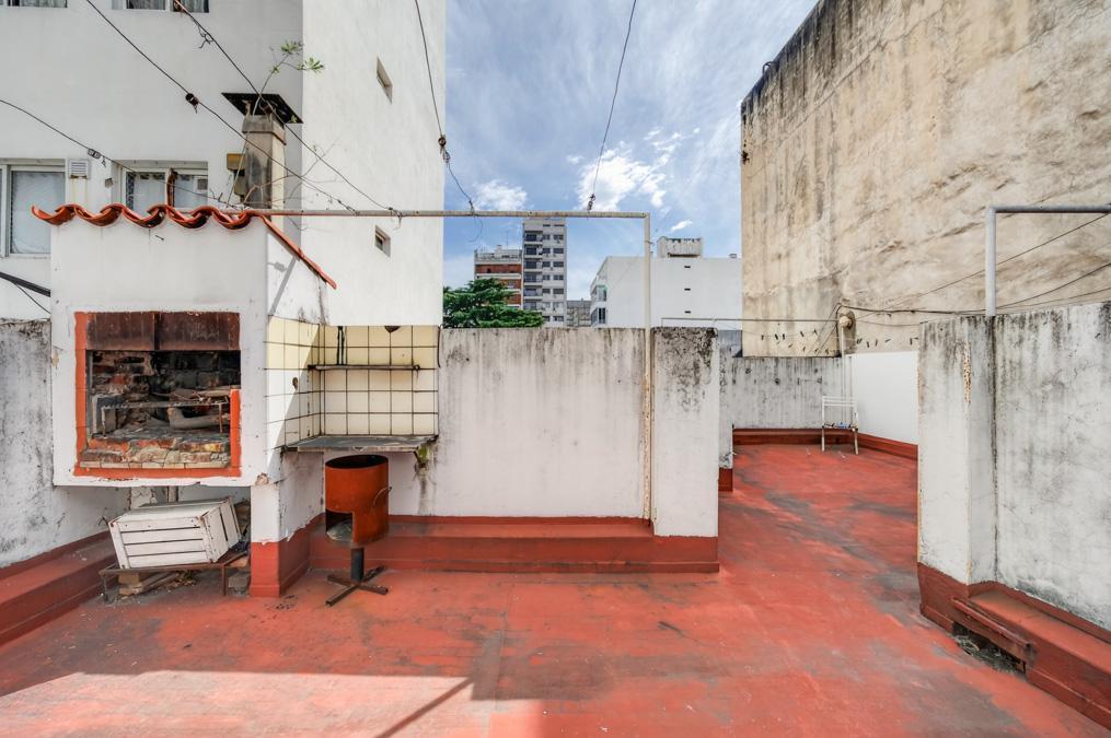 Foto de VENTA PARQUE CHACABUCO PH 6 AMBIENTES BALCON TERRAZA SIN EXPENSAS APTO, imagen 2