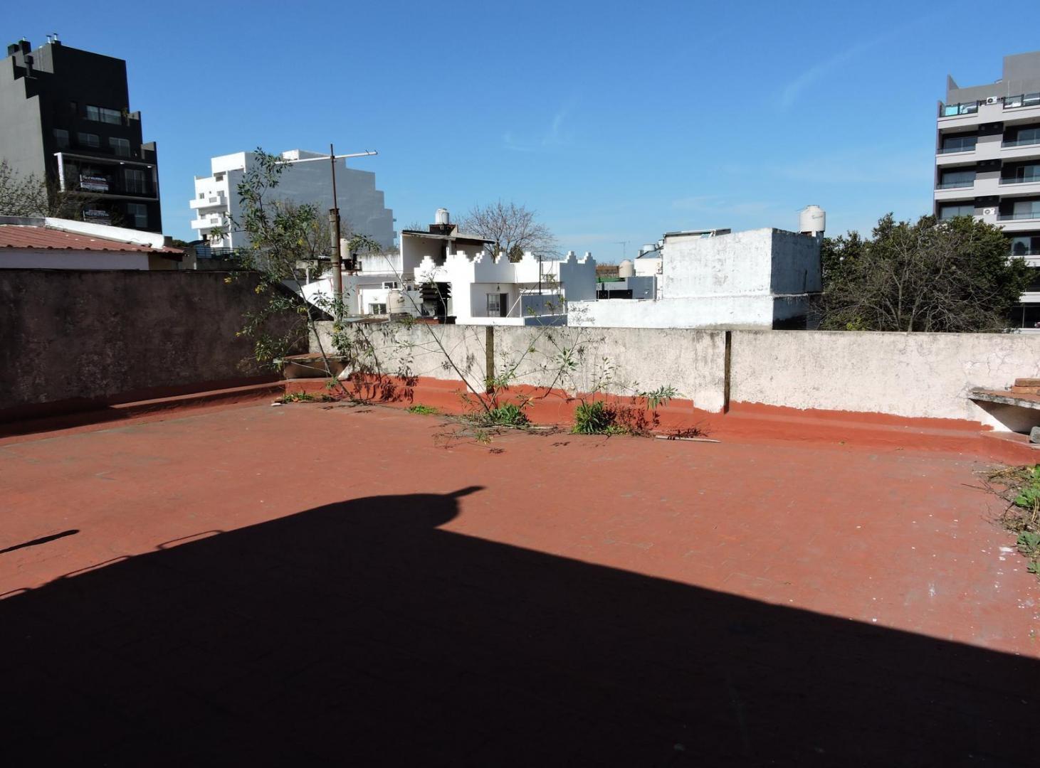 Foto de VENTA PH A REFACCIONAR CON TERRAZA PROPIA 2 PATIOS PARRILA SIN EXPENSAS, imagen 2