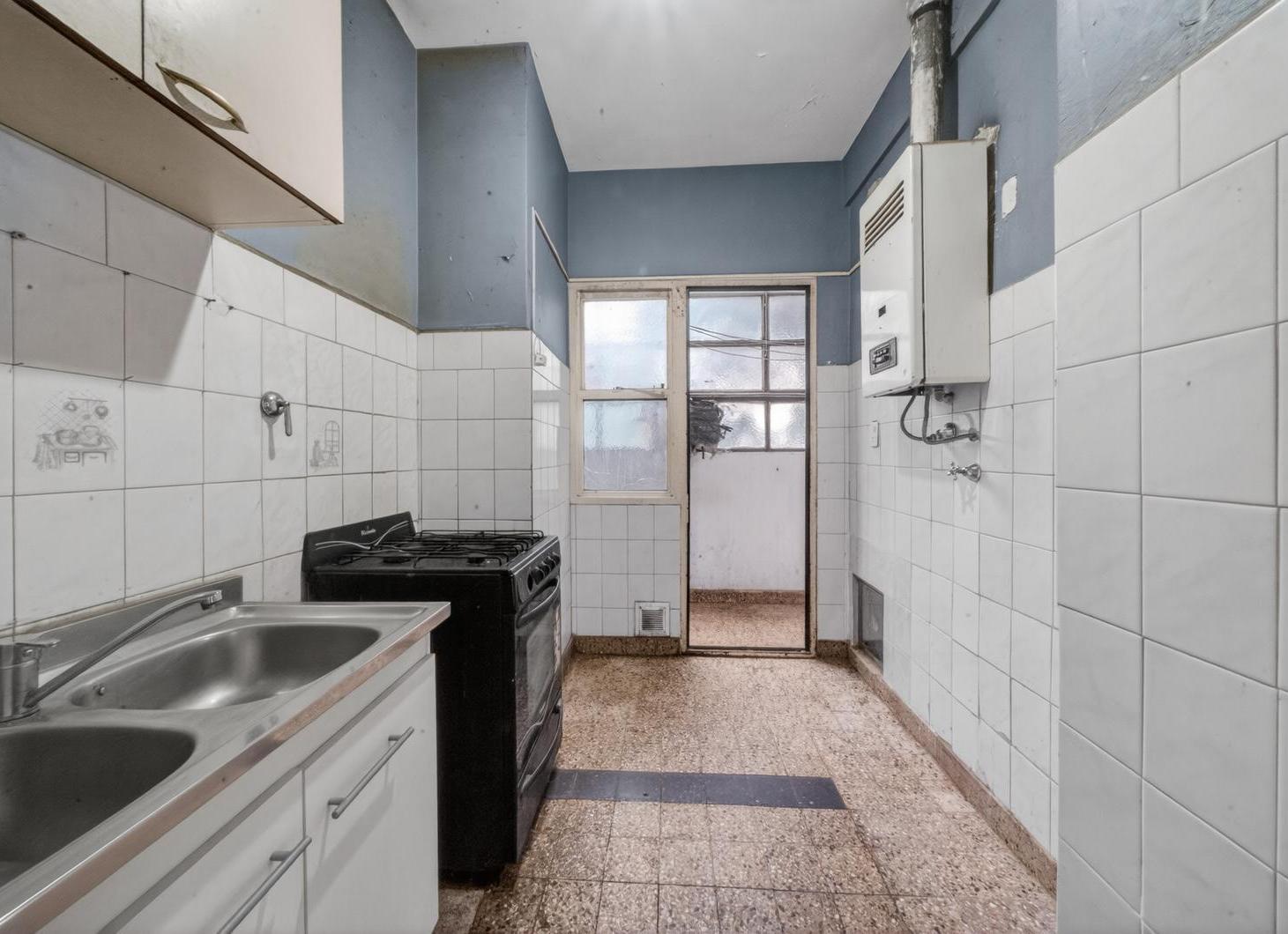 Foto de VENTA PARQUE CHACABUCO DEPARTAMENTO 4 AMBIENTES BALCON APTO CREDITO, imagen 2