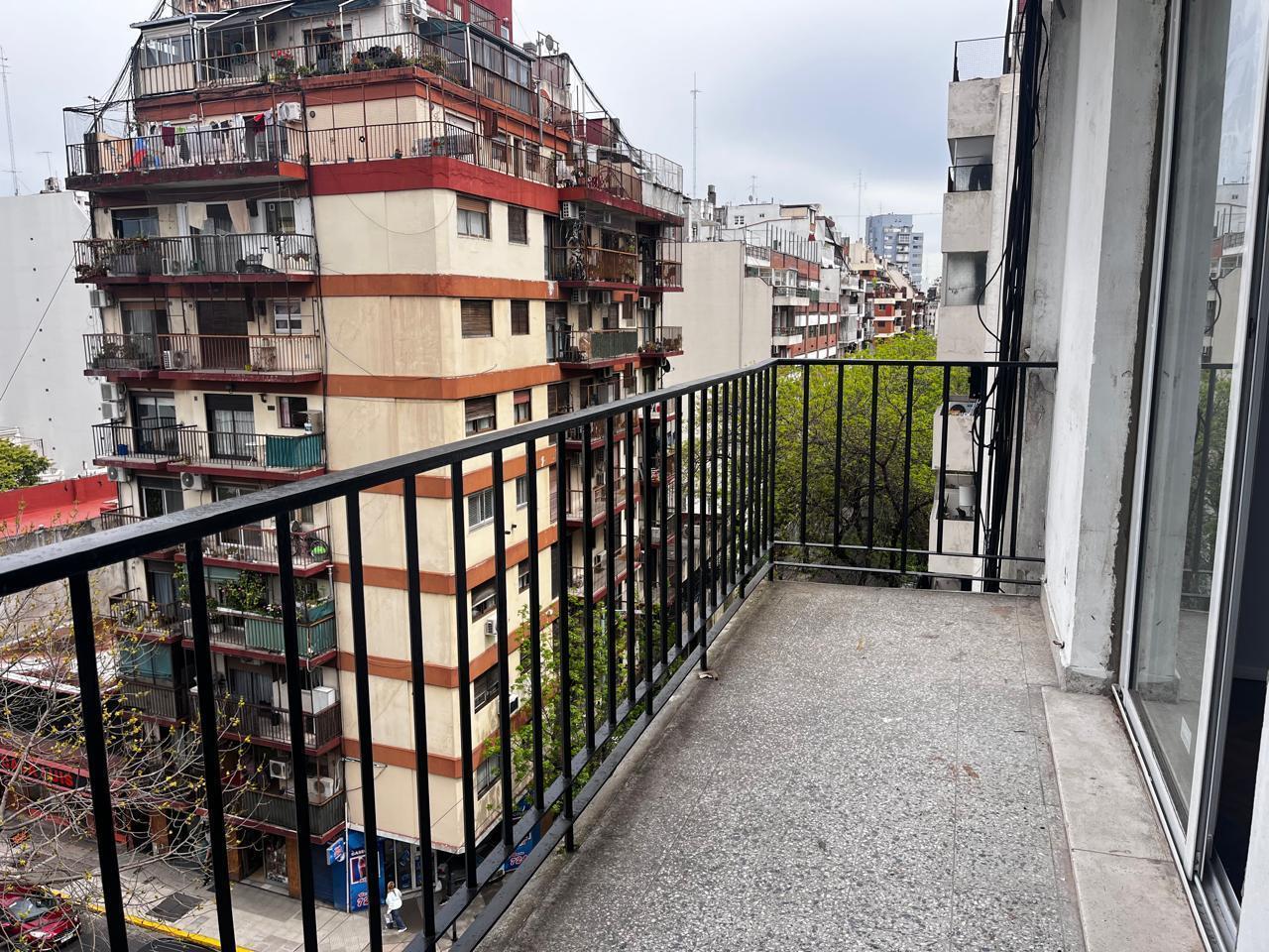 Foto de alquiler departamento 3 ambientes con balcon luminoso almagro, imagen 2