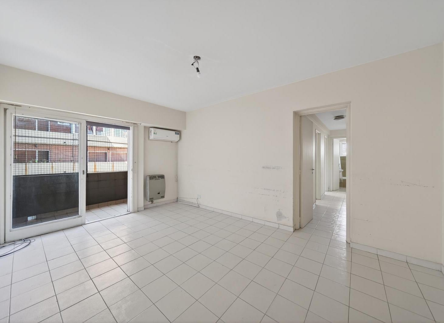 Foto de VENTA DEPARTAMENTO 3 AMBIENTES CON BALCON CORRIDO VILLA LURO, imagen 4