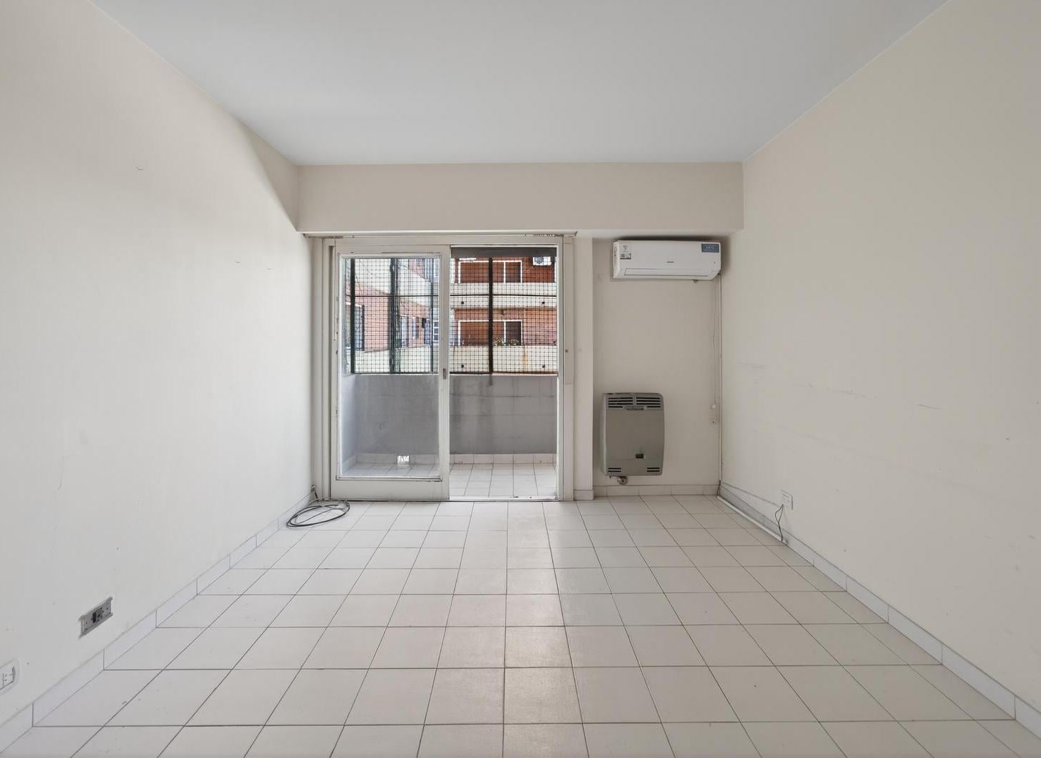 Foto de VENTA DEPARTAMENTO 3 AMBIENTES CON BALCON CORRIDO VILLA LURO, imagen 1