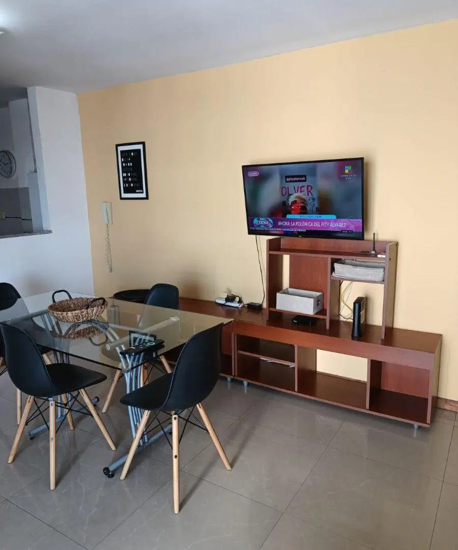 Departamento 2 dormitorios con cochera - Excelente zona 2
