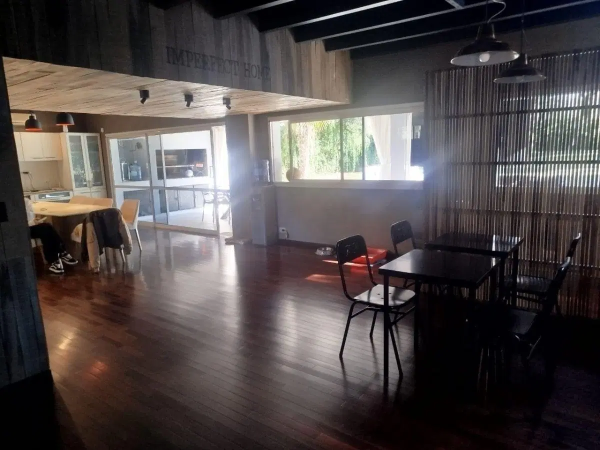 Casa grande completamente amoblada en Lomas de la Carolina 1