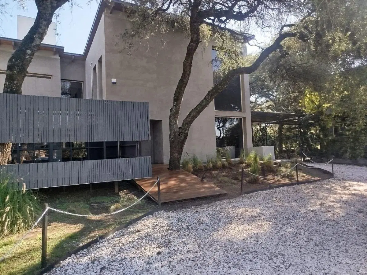 Casa grande completamente amoblada en Lomas de la Carolina 3