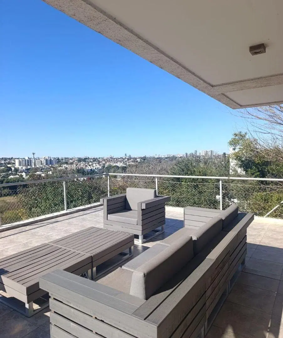 Casa amoblada a 2 minutos del Kempes - barrio cerrado de categoria 8