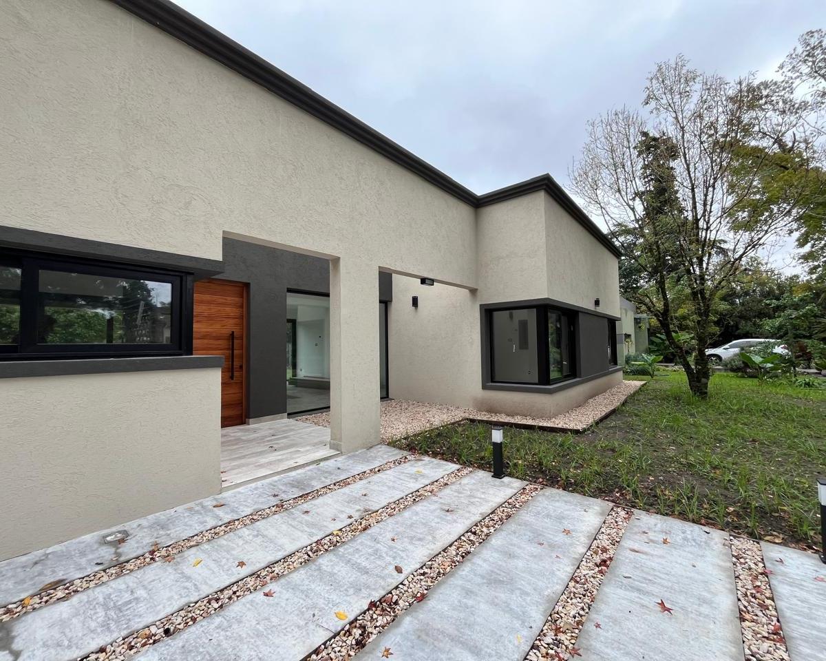 Venta de Casa 4 Ambientes en San Miguel 1