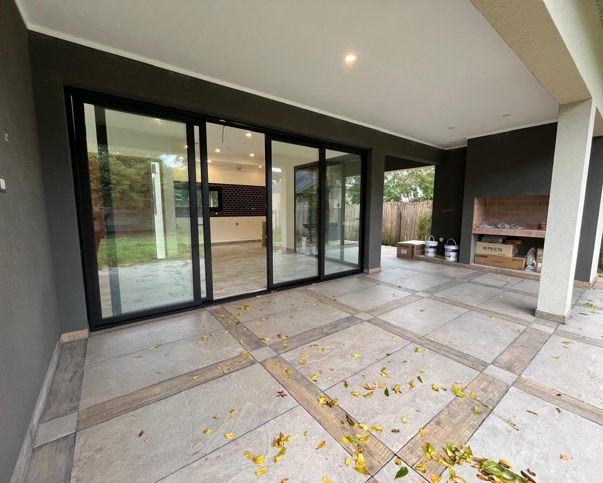 Venta de Casa 4 Ambientes en San Miguel 2