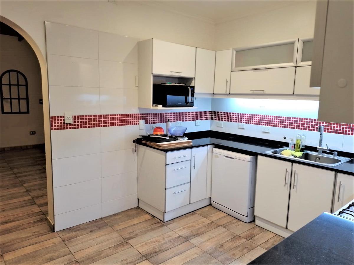 Foto de ALQUILER ANUAL - Casa 4 dormitorios con pileta - Bella Vista, imagen 5